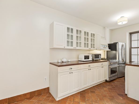1100 Grand Concourse 2I, Bronx NY 10456
