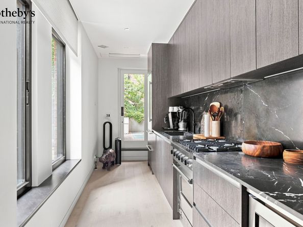 131 East 39th Street, New York NY 10016