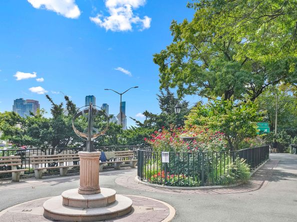 45 Sutton Place S 2G, New York NY 10022