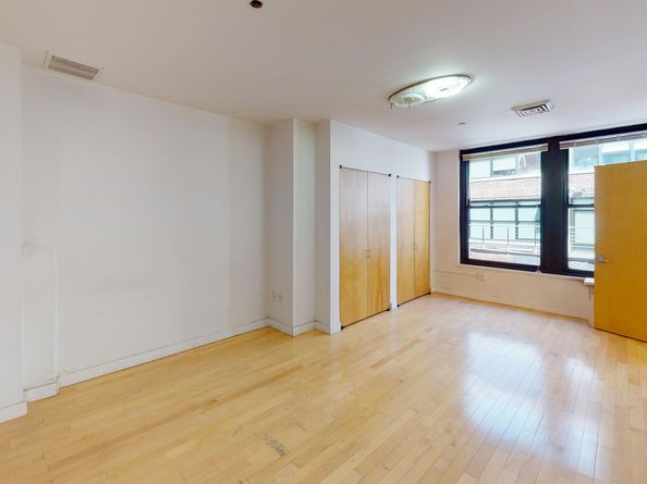 315 West 36th Street 12B, New York NY 10018