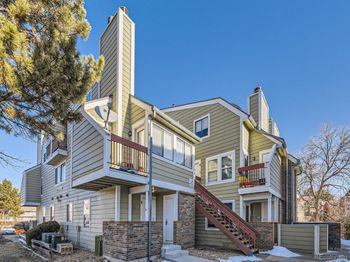 932 S Dearborn Way