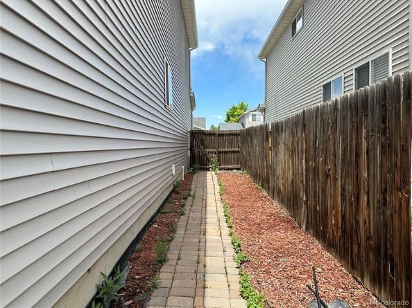 2033 Espana Way, Aurora CO 80011