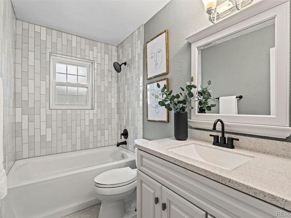 2301 E Fremont Avenue U01, Centennial CO 80122