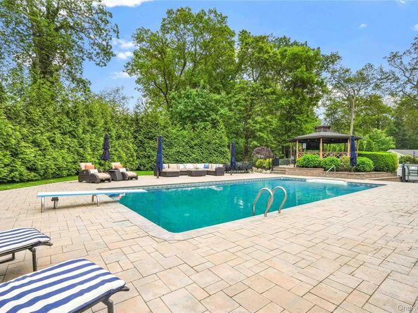 69 Bankside Drive, Centerport NY 11721