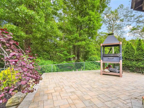 69 Bankside Drive, Centerport NY 11721