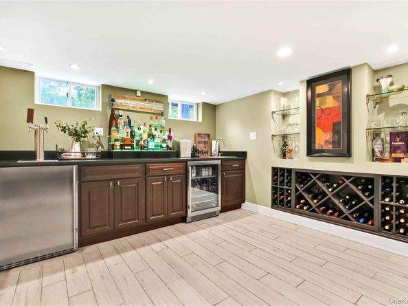 69 Bankside Drive, Centerport NY 11721