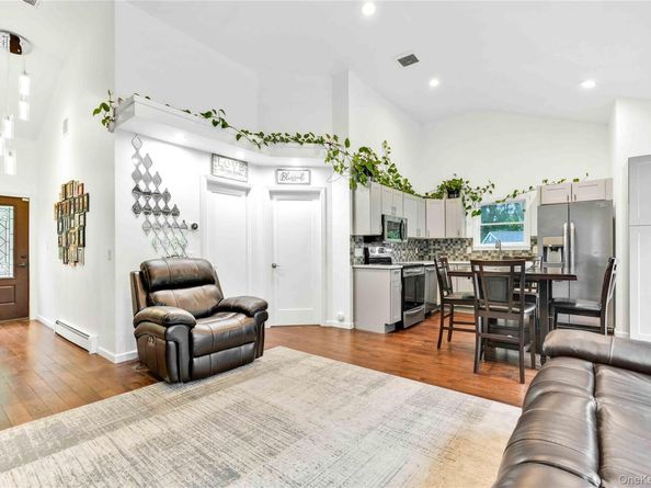 69 Bankside Drive, Centerport NY 11721