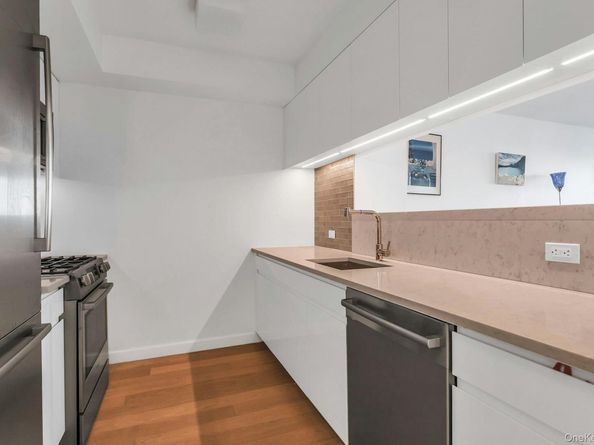 138-35 39th Avenue 14M, Flushing NY 11354