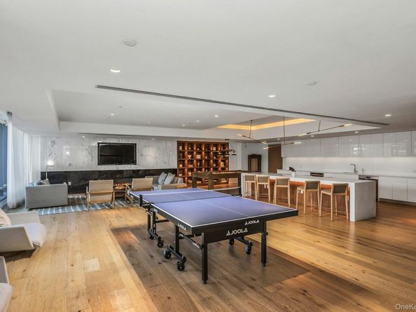 138-35 39th Avenue 14M, Flushing NY 11354