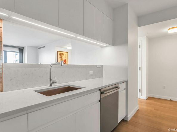 138-35 39th Avenue 14M, Flushing NY 11354