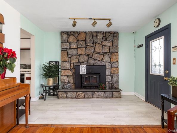 5 Gardner Avenue, Hicksville NY 11801