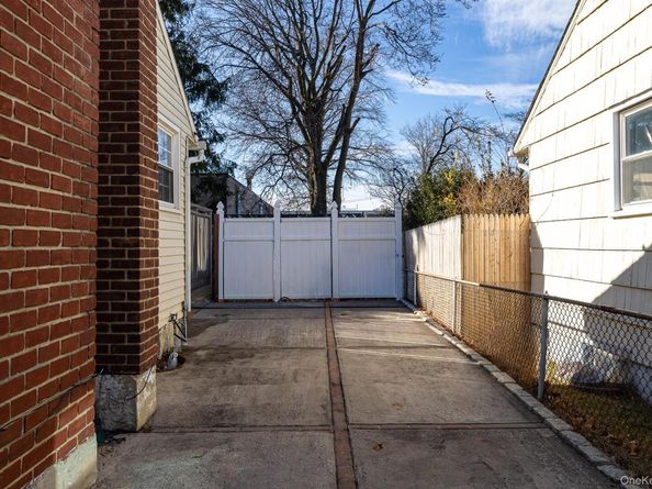 5 Gardner Avenue, Hicksville NY 11801