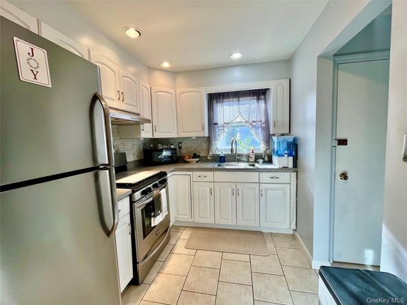 182 Lexington Avenue, Franklin Square NY 11010