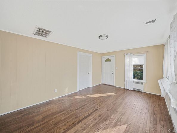 91 Tower Street, Sayville NY 11782