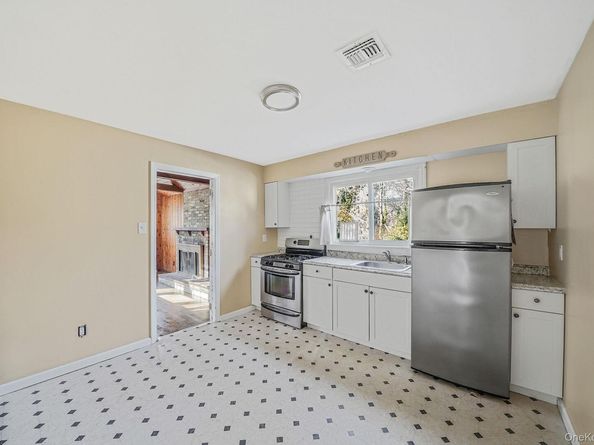 91 Tower Street, Sayville NY 11782