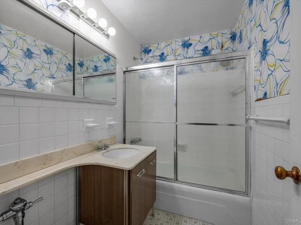 75-34 bell blvd 1c, Bayside NY 11364