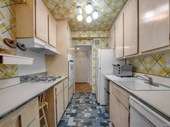 75-34 bell blvd 1c, Bayside NY 11364