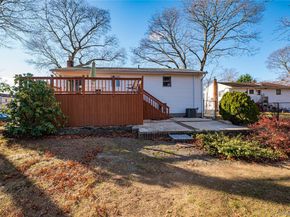 5 Fiore Court, Saint James NY 11780