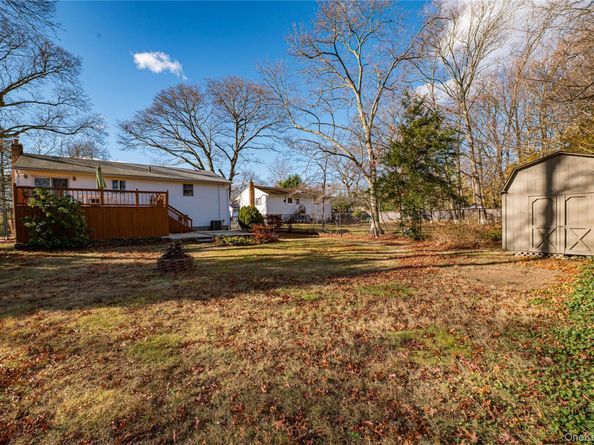 5 Fiore Court, Saint James NY 11780