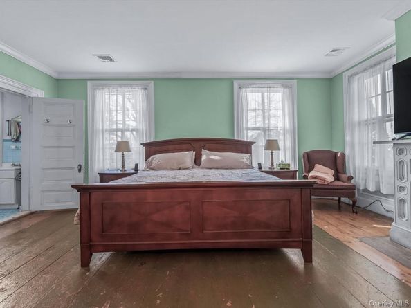 29 Center Drive, Douglaston NY 11363