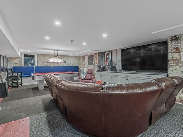 29 Center Drive, Douglaston NY 11363