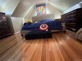 17 Molyneaux Road, Valley Stream NY 11580