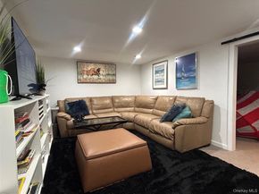 17 Molyneaux Road, Valley Stream NY 11580