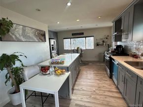 17 Molyneaux Road, Valley Stream NY 11580