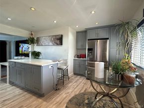 17 Molyneaux Road, Valley Stream NY 11580