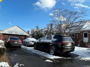 17 Molyneaux Road, Valley Stream NY 11580