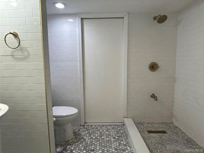 17 Molyneaux Road, Valley Stream NY 11580