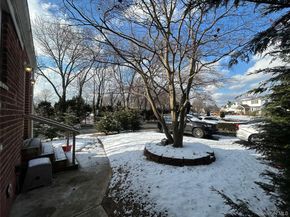 17 Molyneaux Road, Valley Stream NY 11580