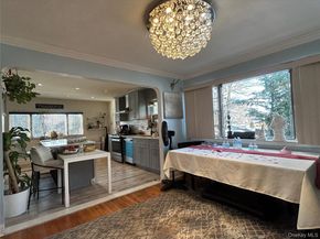 17 Molyneaux Road, Valley Stream NY 11580