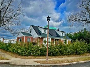 17 Molyneaux Road, Valley Stream NY 11580