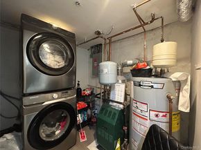 17 Molyneaux Road, Valley Stream NY 11580