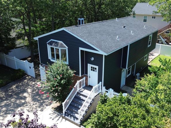 64 Chestnut Street, Coram NY 11727