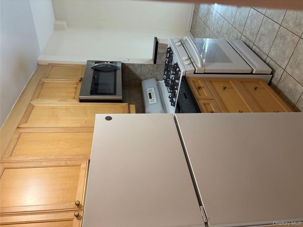 43-25 Douglaston Parkway B, Douglaston NY 11363