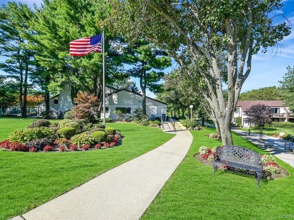 63 Richmond Boulevard 4B, Ronkonkoma NY 11779