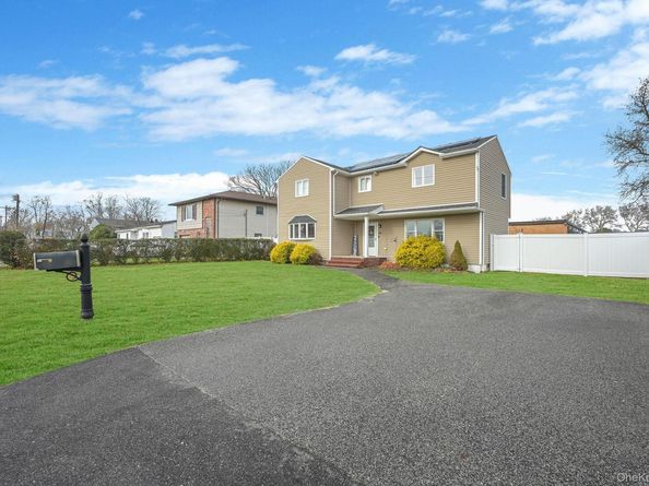 45 Feustal Street, Lindenhurst NY 11757