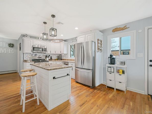 45 Feustal Street, Lindenhurst NY 11757