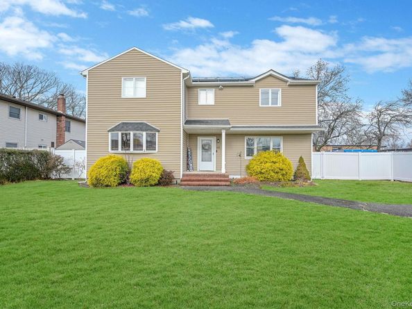 45 Feustal Street, Lindenhurst NY 11757