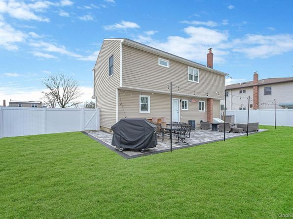 45 Feustal Street, Lindenhurst NY 11757