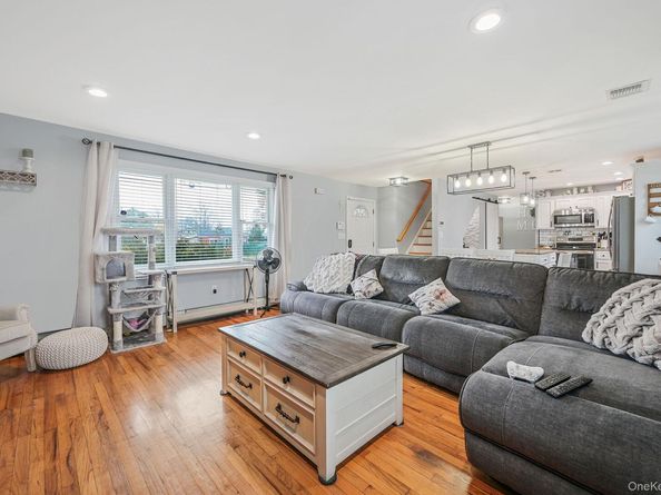 45 Feustal Street, Lindenhurst NY 11757