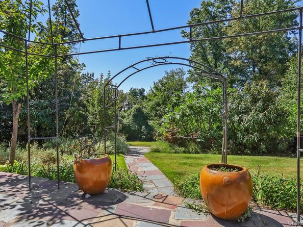 889 James Street, Pelham NY 10803