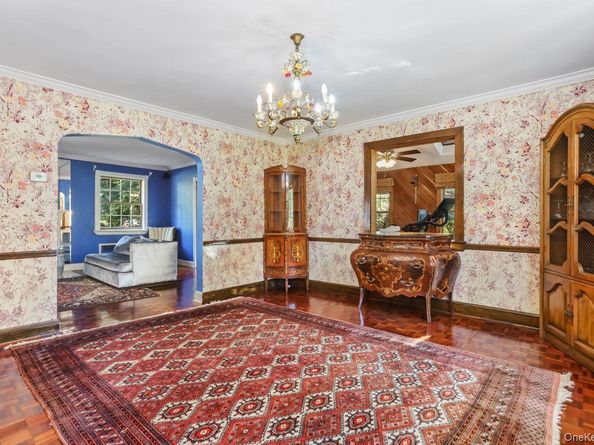 889 James Street, Pelham NY 10803