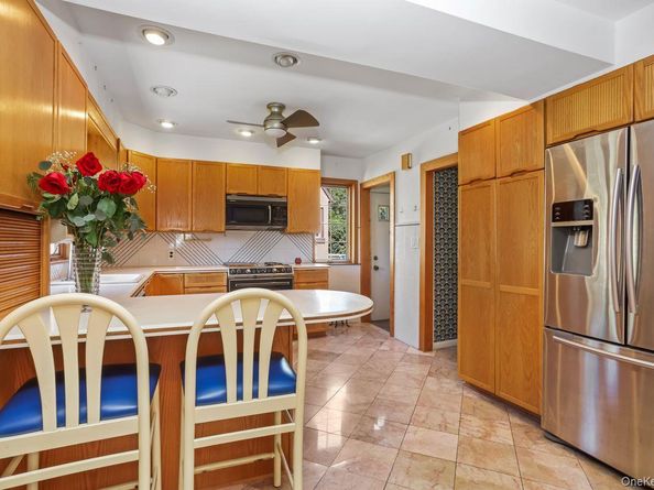 889 James Street, Pelham NY 10803