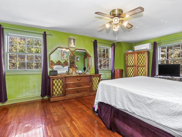 889 James Street, Pelham NY 10803