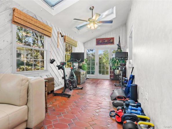 889 James Street, Pelham NY 10803