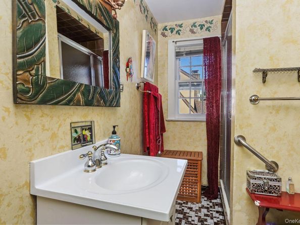 889 James Street, Pelham NY 10803