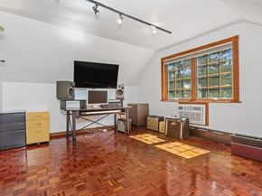 889 James Street, Pelham NY 10803